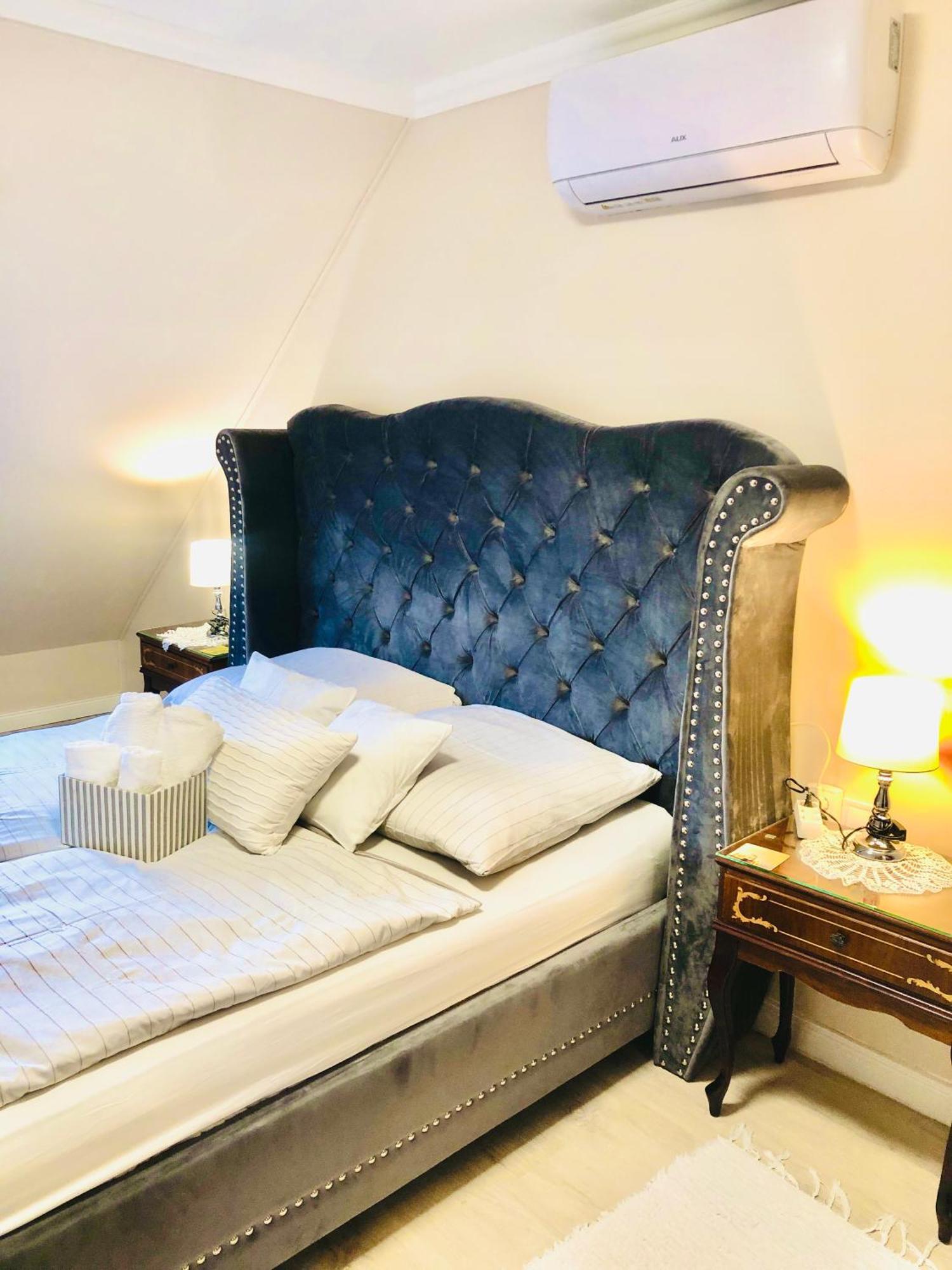 Lux Apartman Villa ハイデゥソボスロー エクステリア 写真