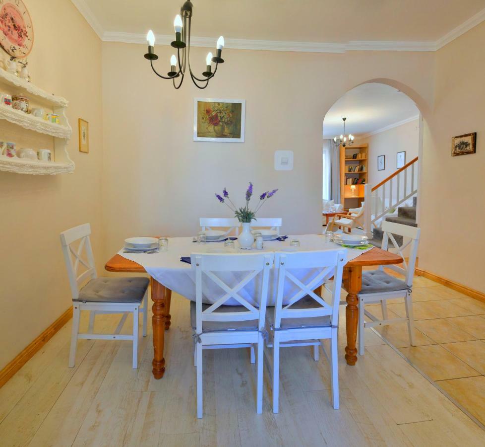 Lux Apartman Villa ハイデゥソボスロー エクステリア 写真